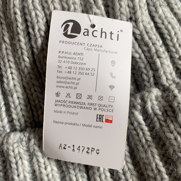 NWT pompom beanie - Picture 3 of 3